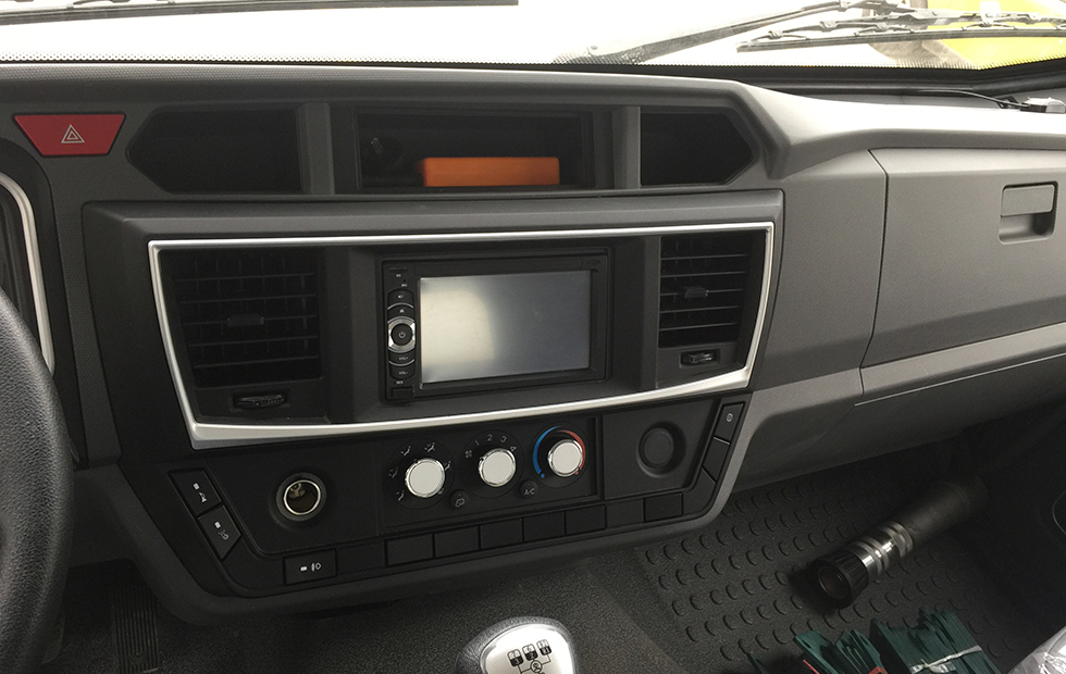 東風(fēng)新款11噸純電動灑水車